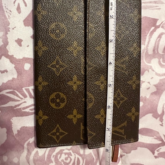 Louis Vuitton Brown Monogram Wallet folding with a snap closure - Picture 8 of 10
